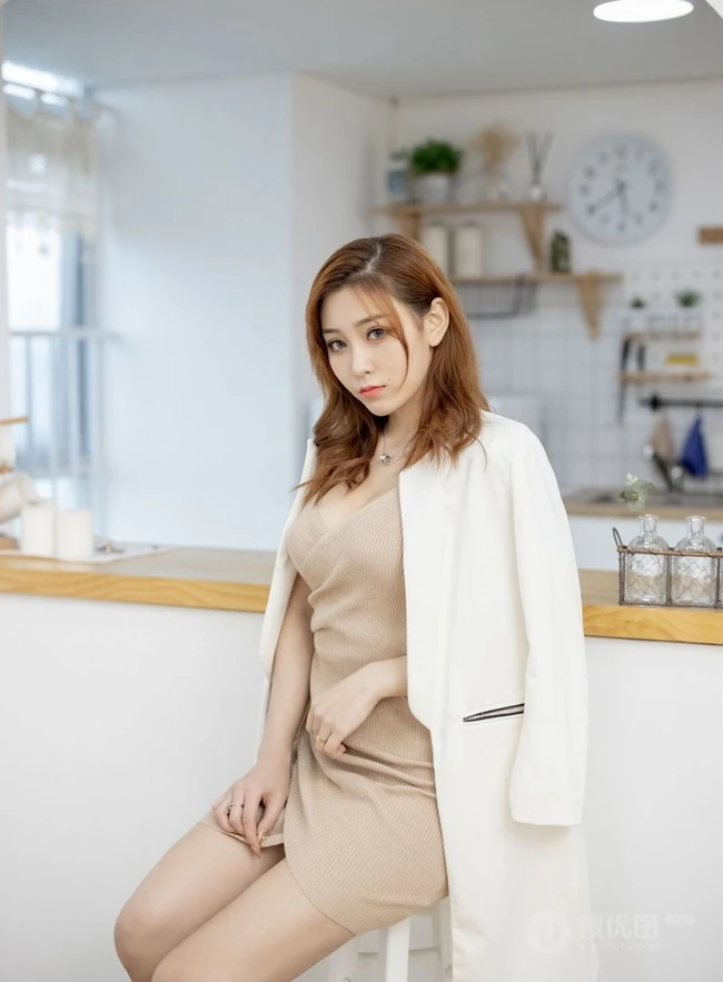气质IMISS连衣裙女生莉娜lena室内妩媚写真图集