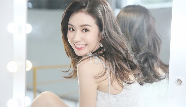 郑合惠子肩带礼裙超短连衣裙气质写真图片