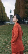 张予曦清爽短发户外灯芯绒西装长裤好看写真图片