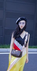 范冰冰明艳动人连衣裙街拍写真图片