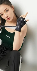 石雨晴化身拳击少女高清运动写真，背心黑裤酷感十足