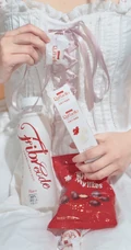 换装开始，怀抱各种零食的女生手机壁纸图片