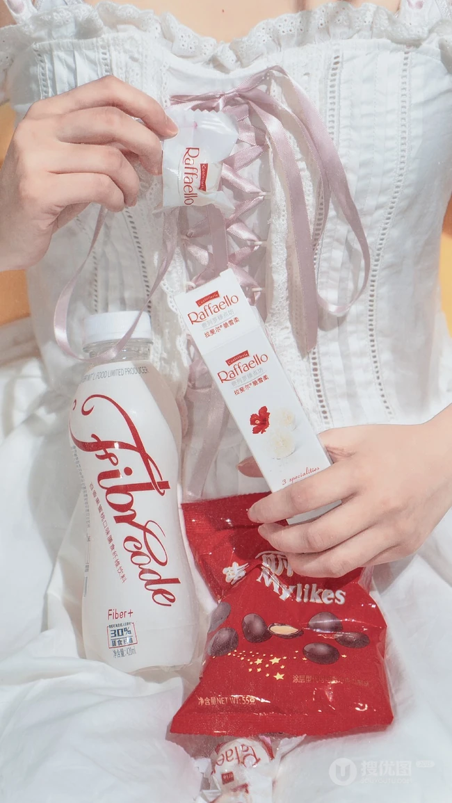 换装开始，怀抱各种零食的女生手机壁纸图片