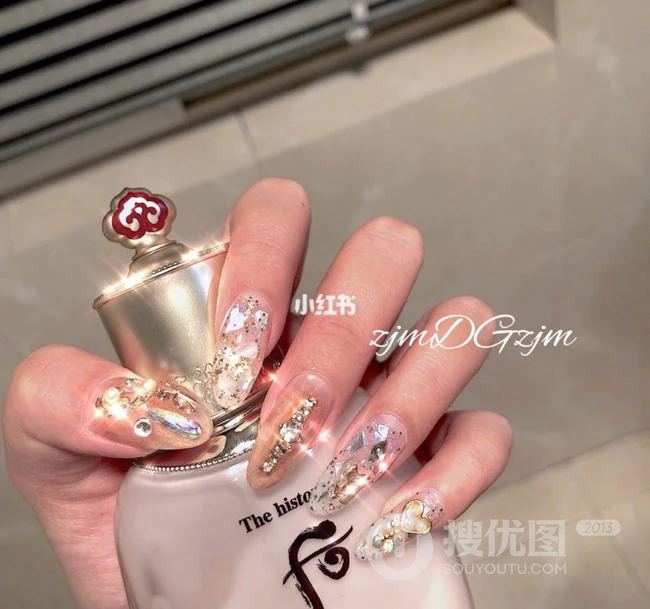 灰色底色雕花，浮雕图案新法式美甲图片！ 第6张