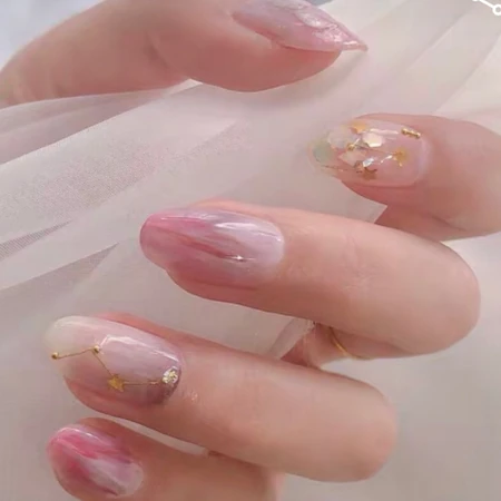 纯色贴花，风格百变的贴花美甲图片