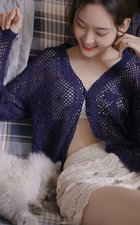 双眼皮清新氧气妹子肩带家居服短裤唯美室内写真图片