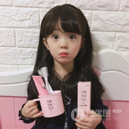 学大人化妆臭美的超可爱小妹妹微信头像