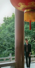 陈飞宇逛园林古建筑楼阁户外清新写真图片