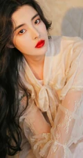 绝美气质微卷长发女生清新写真，蕾丝裙搭草帽清纯靓丽