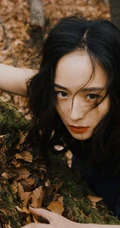 张钧甯巴黎郊外的&ldquo;荒野求生&rdquo;主题杂志写真大片