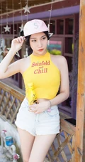爱喝小茗同学的气质热裤女生小狐狸sica街拍写真图片
