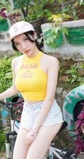 爱喝小茗同学的气质热裤女生小狐狸sica街拍写真图片