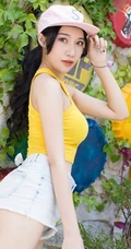 爱喝小茗同学的气质热裤女生小狐狸sica街拍写真图片