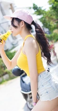 爱喝小茗同学的气质热裤女生小狐狸sica街拍写真图片