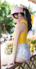 爱喝小茗同学的气质热裤女生小狐狸sica街拍写真图片