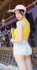 爱喝小茗同学的气质热裤女生小狐狸sica街拍写真图片
