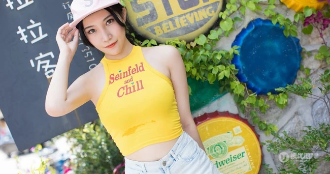 爱喝小茗同学的气质热裤女生小狐狸sica街拍写真图片