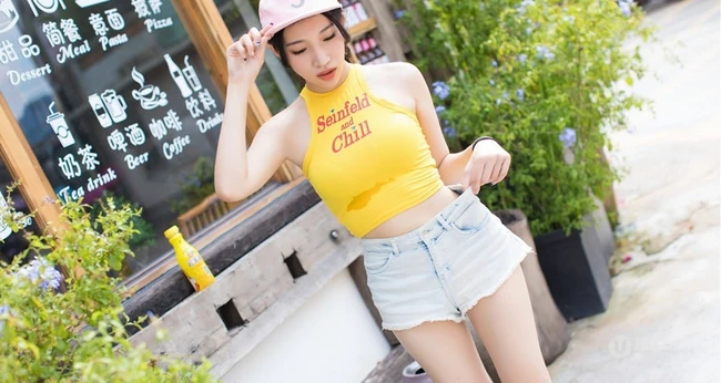 爱喝小茗同学的气质热裤女生小狐狸sica街拍写真图片