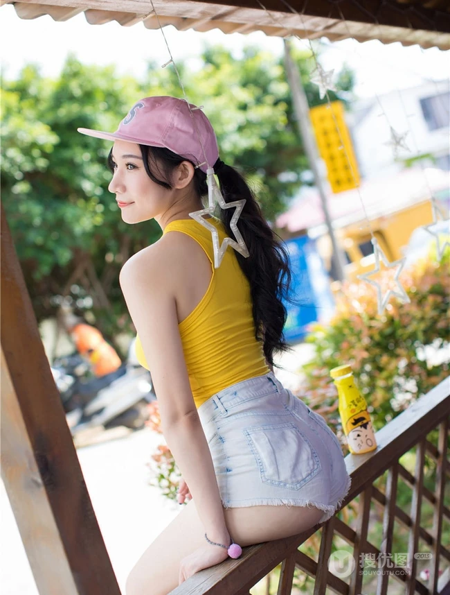 爱喝小茗同学的气质热裤女生小狐狸sica街拍写真图片