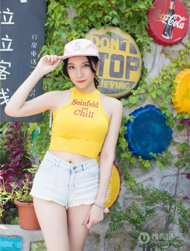 爱喝小茗同学的气质热裤女生小狐狸sica街拍写真图片