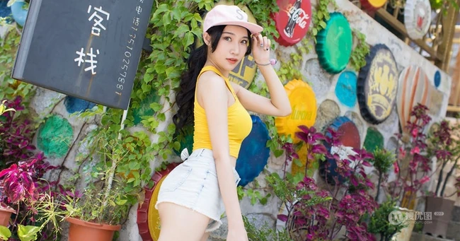 爱喝小茗同学的气质热裤女生小狐狸sica街拍写真图片