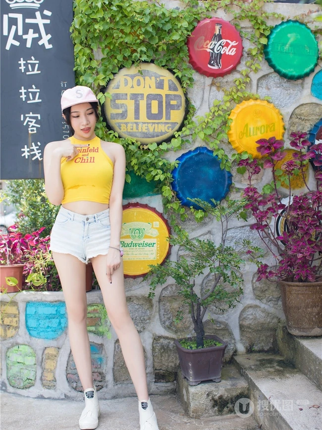 爱喝小茗同学的气质热裤女生小狐狸sica街拍写真图片