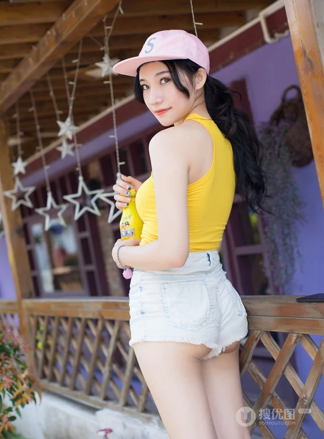 爱喝小茗同学的气质热裤女生小狐狸sica街拍写真图片
