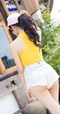 爱喝小茗同学的气质热裤女生小狐狸sica街拍写真图片