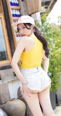 爱喝小茗同学的气质热裤女生小狐狸sica街拍写真图片