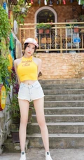 爱喝小茗同学的气质热裤女生小狐狸sica街拍写真图片