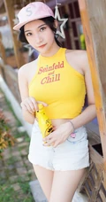 爱喝小茗同学的气质热裤女生小狐狸sica街拍写真图片