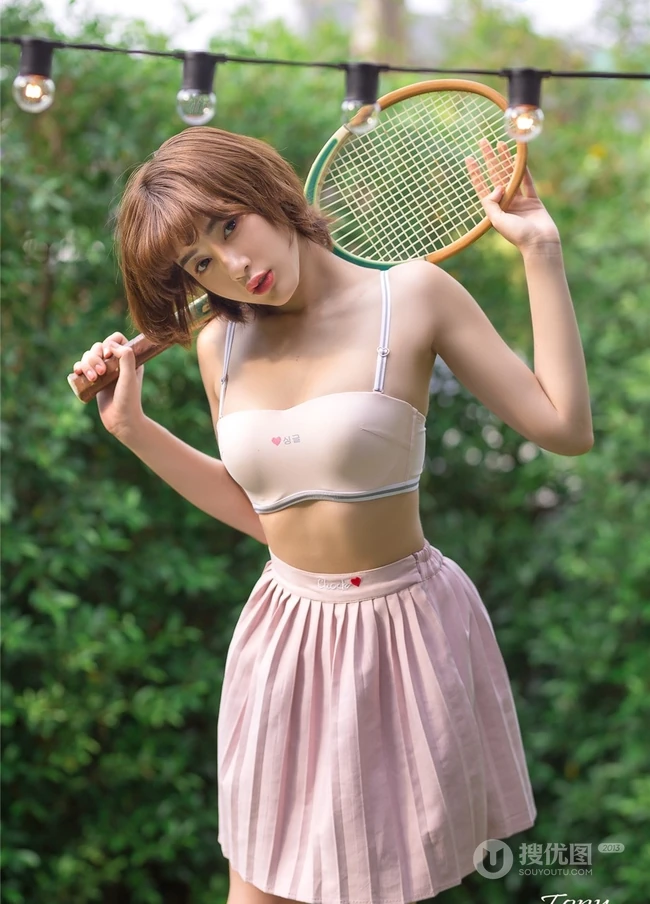 泰国气质网球拍女生家居服超短裙高清户外写真图片