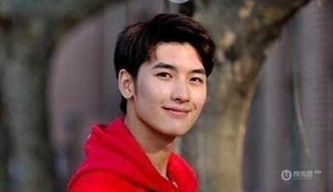 18岁的男生发型推荐 清爽又帅气男生发型图片 第3张