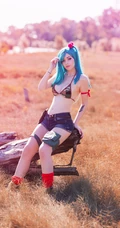 超性感欧美美女cosplay动漫《龙珠》角色布尔玛手机壁纸