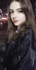 中亚女生Karimova Elina气质韩式打扮自拍，生活照片图集