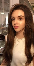中亚女生Karimova Elina气质韩式打扮自拍，生活照片图集