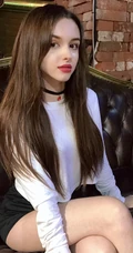 中亚女生Karimova Elina气质韩式打扮自拍，生活照片图集