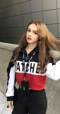 中亚女生Karimova Elina气质韩式打扮自拍，生活照片图集