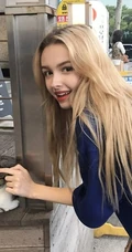 中亚女生Karimova Elina气质韩式打扮自拍，生活照片图集