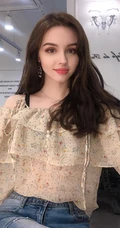 中亚女生Karimova Elina气质韩式打扮自拍，生活照片图集