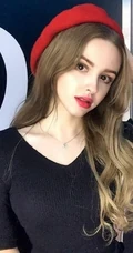 中亚女生Karimova Elina气质韩式打扮自拍，生活照片图集
