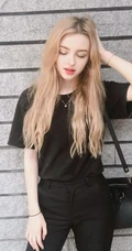中亚女生Karimova Elina气质韩式打扮自拍，生活照片图集