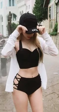 中亚女生Karimova Elina气质韩式打扮自拍，生活照片图集