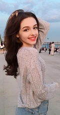 中亚女生Karimova Elina气质韩式打扮自拍，生活照片图集