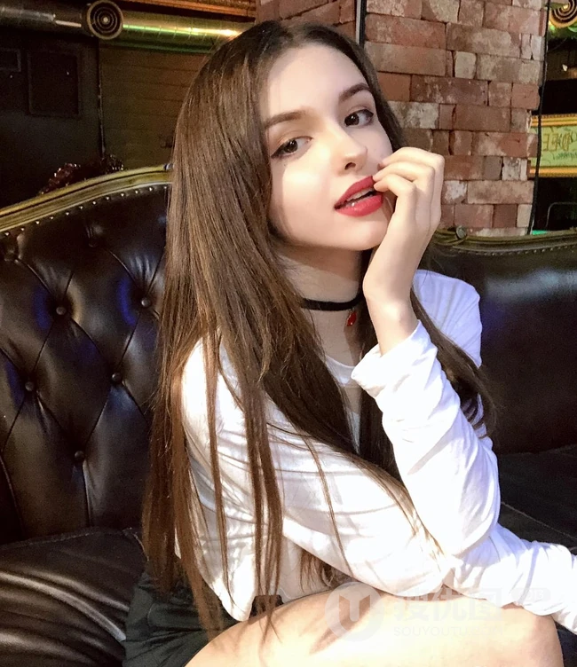 中亚女生Karimova Elina气质韩式打扮自拍，生活照片图集