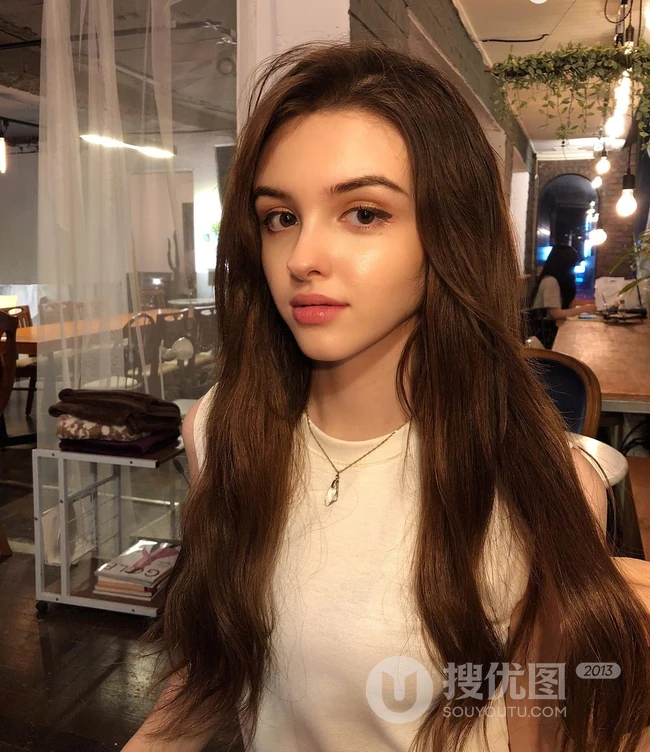 中亚女生Karimova Elina气质韩式打扮自拍，生活照片图集