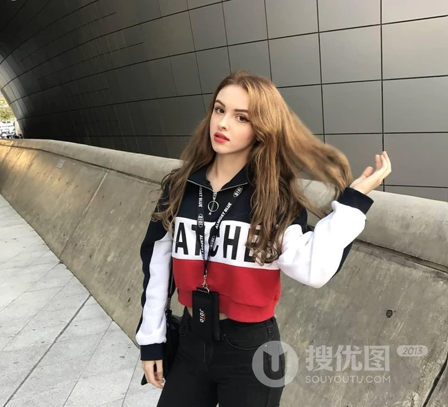 中亚女生Karimova Elina气质韩式打扮自拍，生活照片图集