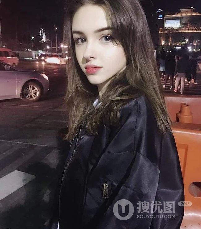 中亚女生Karimova Elina气质韩式打扮自拍，生活照片图集