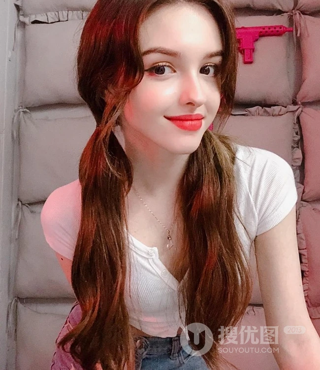 中亚女生Karimova Elina气质韩式打扮自拍，生活照片图集