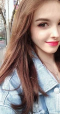 中亚女生Karimova Elina气质韩式打扮自拍，生活照片图集